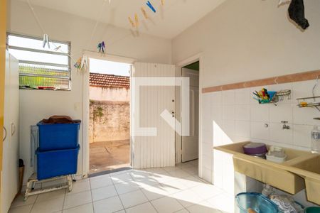 Casa à venda com 240m², 5 quartos e 3 vagas Casa à venda com 240m², 5 quartos e 3 vagasCasa 2 - Área de Serviço