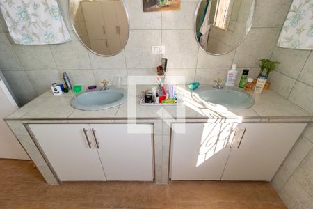 Casa à venda com 240m², 5 quartos e 3 vagas Casa à venda com 240m², 5 quartos e 3 vagasDetalhe Banheiro - Suíte