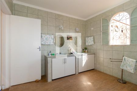 Casa à venda com 240m², 5 quartos e 3 vagas Casa à venda com 240m², 5 quartos e 3 vagasBanheiro - Suíte