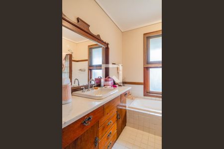 Casa de condomínio para alugar com 1400m², 8 quartos e 4 vagasBanheiro do Quarto 1