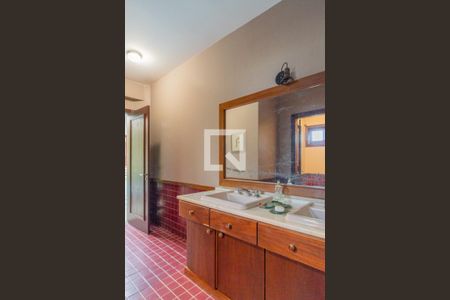 Casa de condomínio para alugar com 1400m², 8 quartos e 4 vagasBanheiro externo