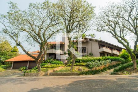 Casa de condomínio para alugar com 1400m², 8 quartos e 4 vagasFachada