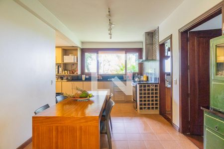 Casa de condomínio para alugar com 1400m², 8 quartos e 4 vagasCozinha