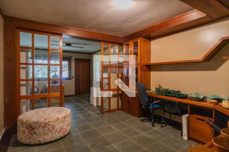 Casa de condomínio para alugar com 1400m², 8 quartos e 4 vagasEscritório