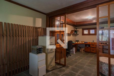 Casa de condomínio para alugar com 1400m², 8 quartos e 4 vagasEscritório