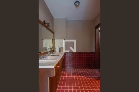 Casa de condomínio para alugar com 1400m², 8 quartos e 4 vagasBanheiro externo