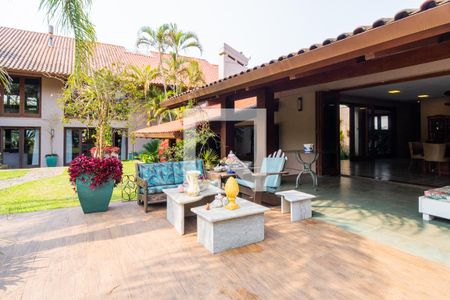 Casa de condomínio para alugar com 1400m², 8 quartos e 4 vagasQuintal