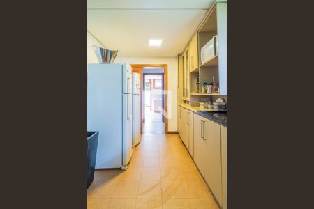 Casa de condomínio para alugar com 1400m², 8 quartos e 4 vagasCozinha