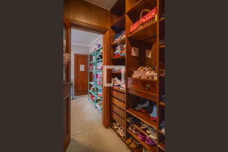 Casa de condomínio para alugar com 1400m², 8 quartos e 4 vagasQuarto 1