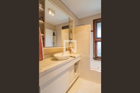 Casa de condomínio para alugar com 1400m², 8 quartos e 4 vagasBanheiro do Quarto 2