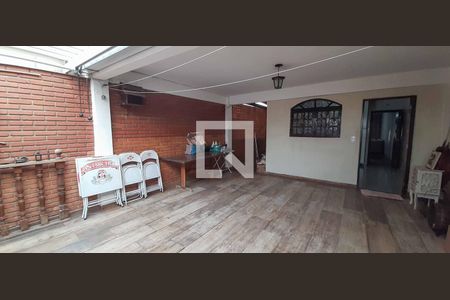 Casa à venda com 171m², 3 quartos e 2 vagas Casa à venda com 171m², 3 quartos e 2 vagasEspaço Gourmet