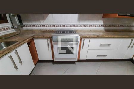 Casa à venda com 171m², 3 quartos e 2 vagas Casa à venda com 171m², 3 quartos e 2 vagasCozinha