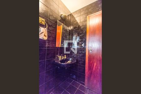 Casa de condomínio à venda com 651m², 4 quartos e 6 vagasLavabo