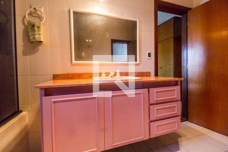 Casa de condomínio à venda com 651m², 4 quartos e 6 vagasBanheiro