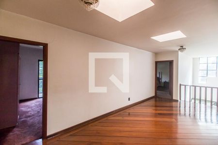 Casa de condomínio à venda com 651m², 4 quartos e 6 vagasSala de TV