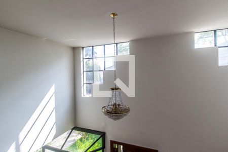 Casa de condomínio à venda com 651m², 4 quartos e 6 vagasDetalhe Sala