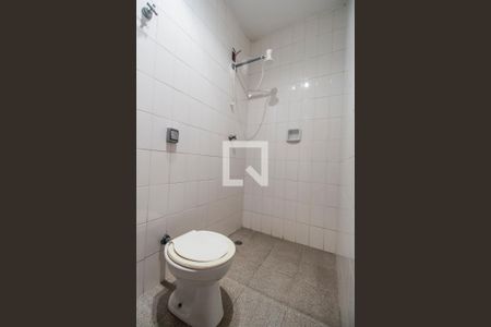 Casa de condomínio à venda com 651m², 4 quartos e 6 vagasBanheiro de serviço