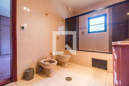 Casa de condomínio à venda com 651m², 4 quartos e 6 vagasBanheiro