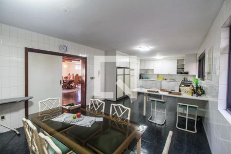 Casa de condomínio à venda com 651m², 4 quartos e 6 vagasCozinha