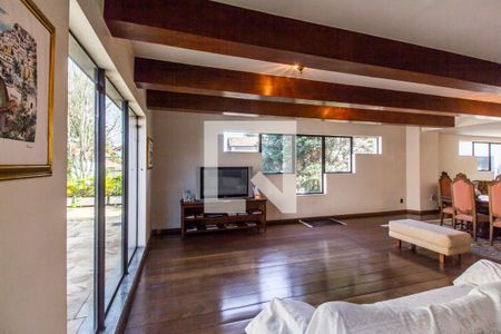 Casa de condomínio à venda com 651m², 4 quartos e 6 vagasSala de TV