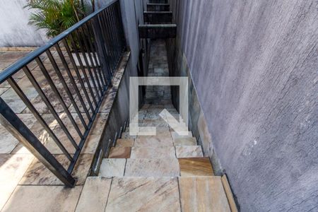 Casa de condomínio à venda com 651m², 4 quartos e 6 vagasEscada