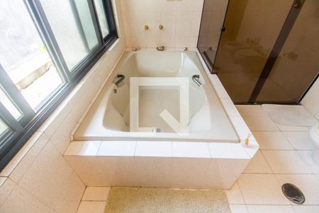 Casa de condomínio à venda com 651m², 4 quartos e 6 vagasDetalhe do Banheiro da Suite