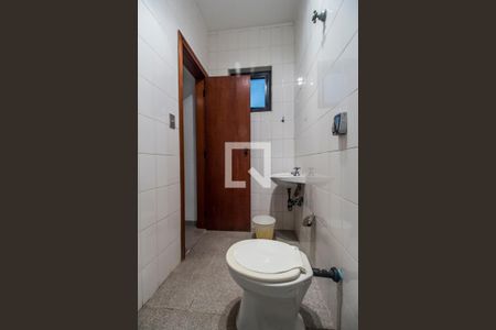 Casa de condomínio à venda com 651m², 4 quartos e 6 vagasBanheiro de serviço