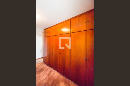 Casa de condomínio à venda com 651m², 4 quartos e 6 vagasCloset da suíte 1