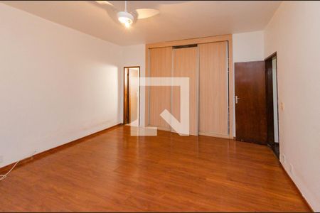 Casa à venda com 230m², 3 quartos e 4 vagas Casa à venda com 230m², 3 quartos e 4 vagasSuíte