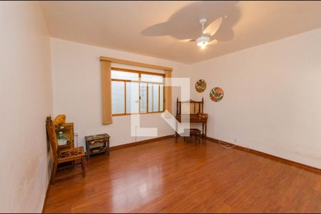 Casa à venda com 230m², 3 quartos e 4 vagas Casa à venda com 230m², 3 quartos e 4 vagasSuíte