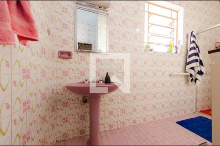 Casa à venda com 230m², 3 quartos e 4 vagas Casa à venda com 230m², 3 quartos e 4 vagasBanheiro suíte