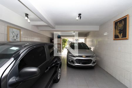 Casa à venda com 240m², 4 quartos e 5 vagas Casa à venda com 240m², 4 quartos e 5 vagasGaragem