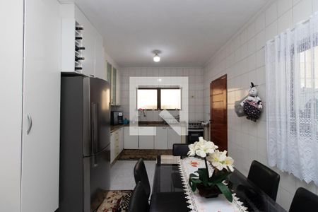 Casa à venda com 240m², 4 quartos e 5 vagas Casa à venda com 240m², 4 quartos e 5 vagasCozinha