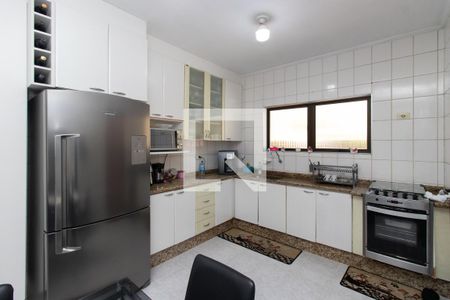 Casa à venda com 240m², 4 quartos e 5 vagas Casa à venda com 240m², 4 quartos e 5 vagasCozinha