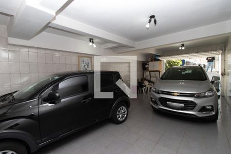 Casa à venda com 240m², 4 quartos e 5 vagas Casa à venda com 240m², 4 quartos e 5 vagasGaragem