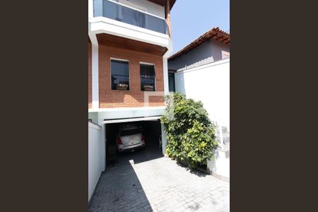 Casa à venda com 240m², 4 quartos e 5 vagas Casa à venda com 240m², 4 quartos e 5 vagasGaragem