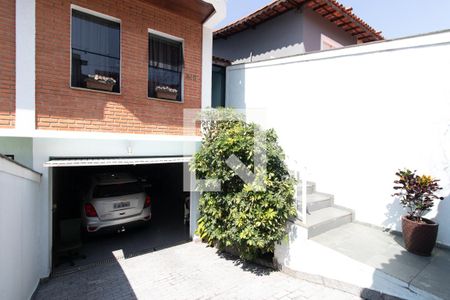 Casa à venda com 240m², 4 quartos e 5 vagas Casa à venda com 240m², 4 quartos e 5 vagasGaragem