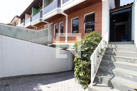 Casa à venda com 240m², 4 quartos e 5 vagas Casa à venda com 240m², 4 quartos e 5 vagasFachada
