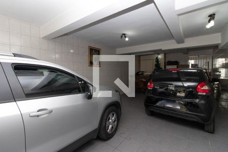 Casa à venda com 240m², 4 quartos e 5 vagas Casa à venda com 240m², 4 quartos e 5 vagasGaragem