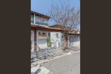 Casa à venda com 240m², 4 quartos e 5 vagas Casa à venda com 240m², 4 quartos e 5 vagasFachada