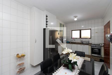 Casa à venda com 240m², 4 quartos e 5 vagas Casa à venda com 240m², 4 quartos e 5 vagasCozinha