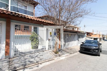 Casa à venda com 240m², 4 quartos e 5 vagas Casa à venda com 240m², 4 quartos e 5 vagasFachada