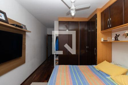 Casa à venda com 240m², 4 quartos e 5 vagas Casa à venda com 240m², 4 quartos e 5 vagasQuarto Suíte