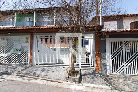 Casa à venda com 240m², 4 quartos e 5 vagas Casa à venda com 240m², 4 quartos e 5 vagasFachada