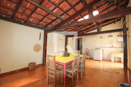 Casa à venda com 367m², 2 quartos e 2 vagasÁrea Externa