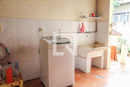 Casa à venda com 367m², 2 quartos e 2 vagasÁrea de serviço