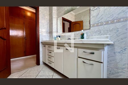 Apartamento à venda com 201m², 3 quartos e 2 vagasBanheiro da Suíte