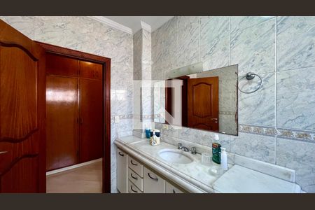 Apartamento à venda com 201m², 3 quartos e 2 vagasBanheiro da Suíte