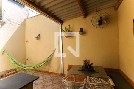 Casa à venda com 130m², 2 quartos e 2 vagasQuintal