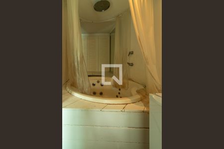 Apartamento à venda com 61m², 1 quarto e 2 vagasBanheiro da Suíte